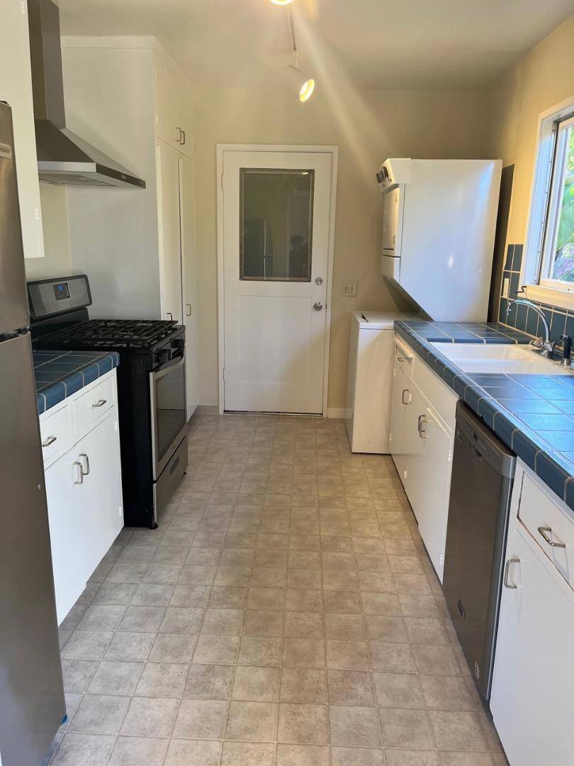 Hillsborough, CA 94010,125 Bella Vista DR