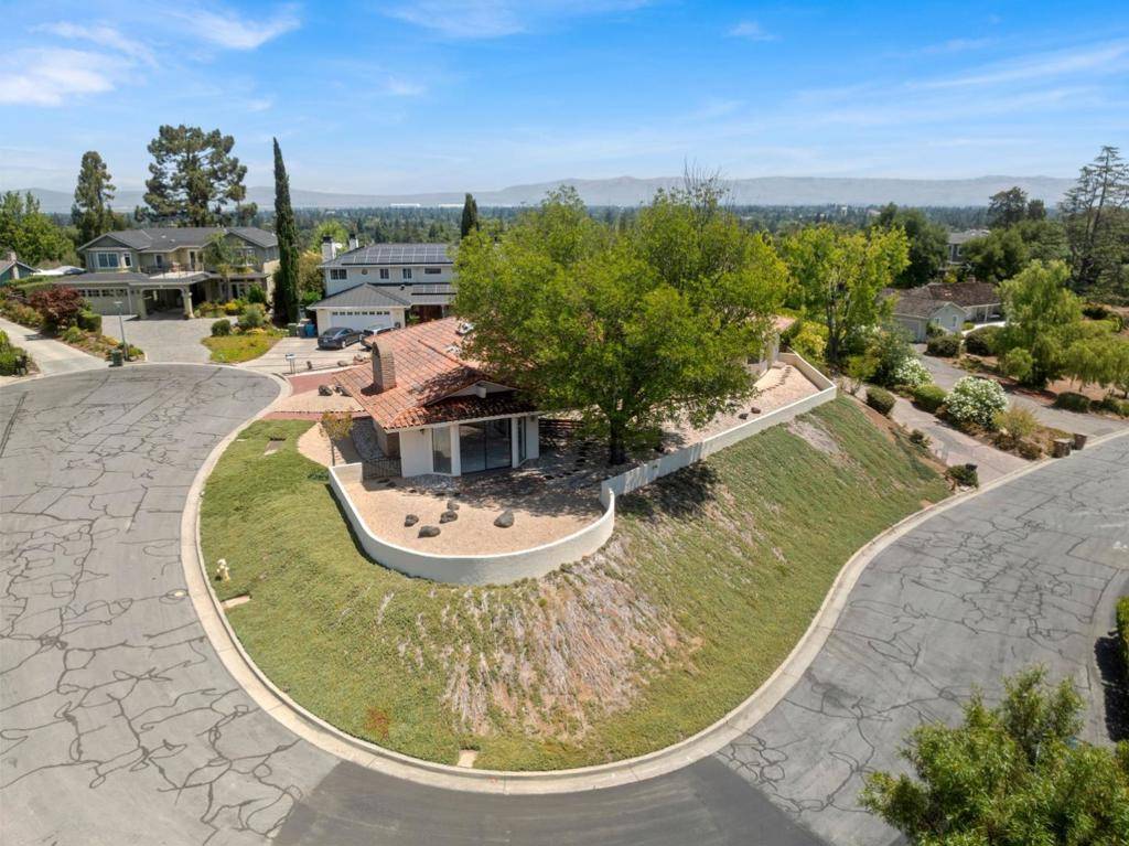 Los Altos, CA 94024,1091 Valley View CT