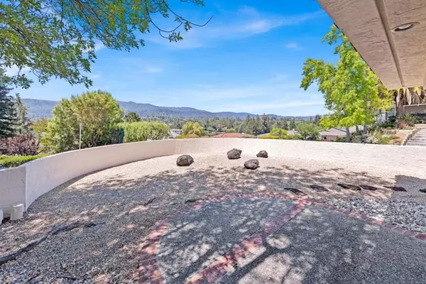 Los Altos, CA 94024,1091 Valley View CT