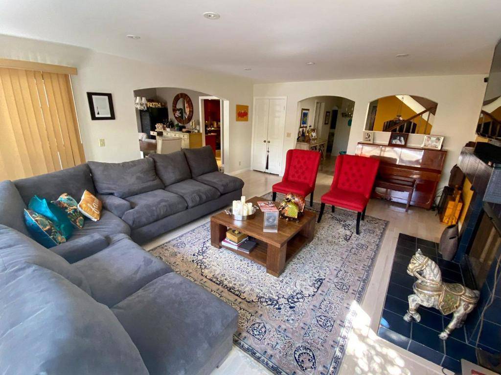 San Carlos, CA 94070,1119 Royal LN