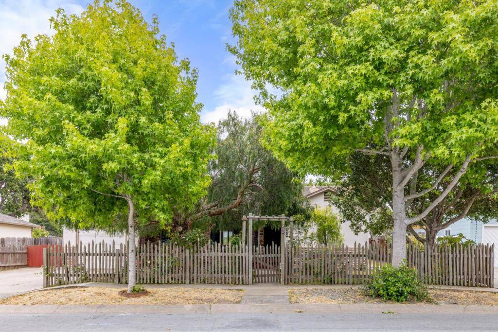 Monterey, CA 93940,242 Littleness AVE