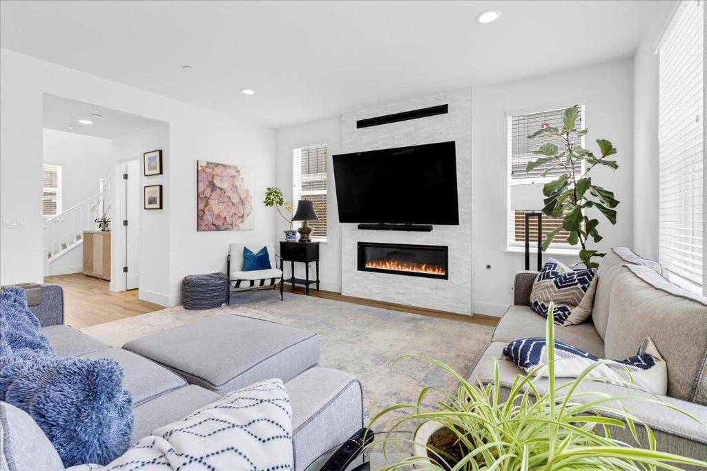 Marina, CA 93933,273 Skyview DR