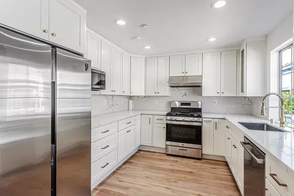 Redwood City, CA 94065,4 Brigantine LN