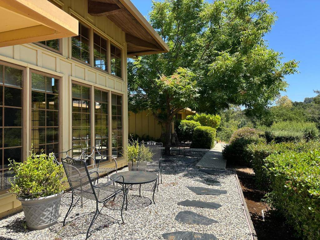 25228 La Loma DR, Los Altos Hills, CA 94022