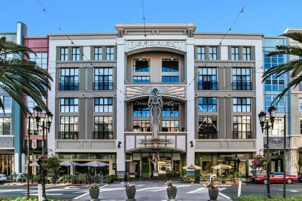 San Jose, CA 95128,333 Santana ROW #239