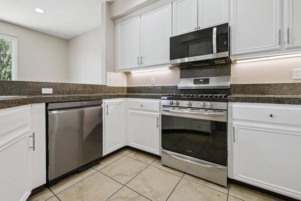 North Hills, CA 91343,9449 Hendrix LN