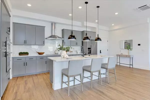 San Mateo, CA 94403,210 Waters Park CIR #204