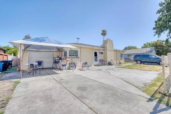 1125 Garden ST, East Palo Alto, CA 94303