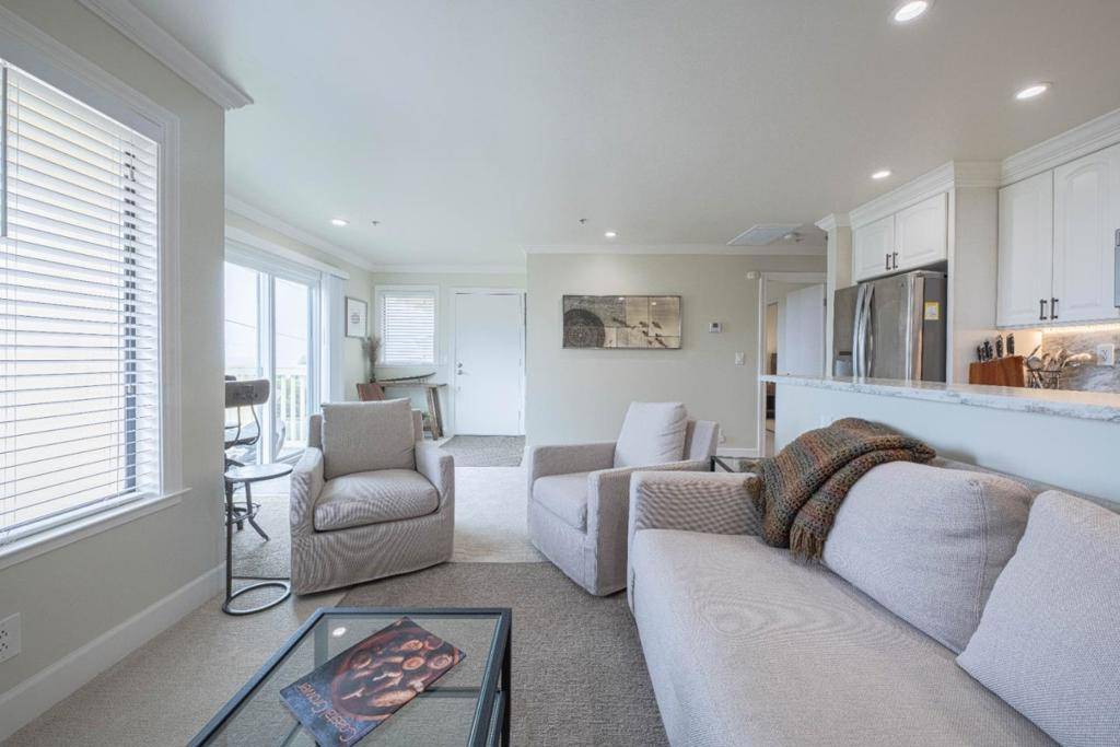 Monterey, CA 93940,585 Laine ST #10