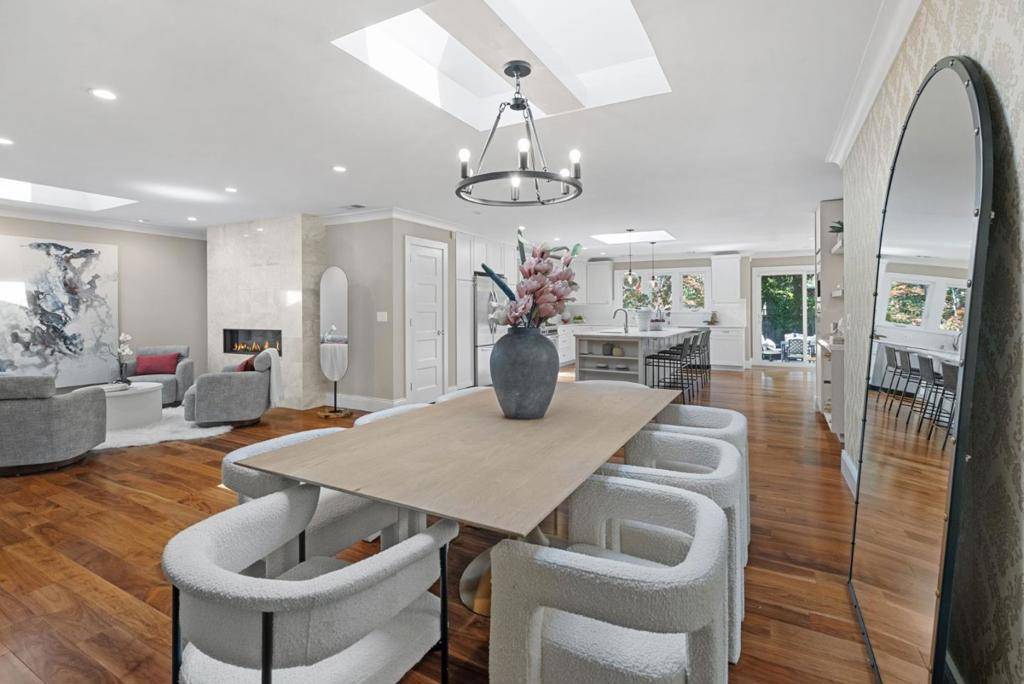 Los Altos, CA 94024,1271 Petersen CT