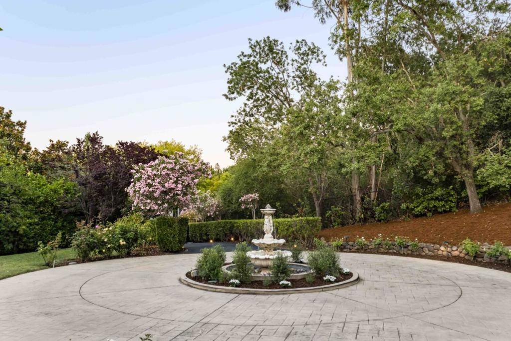 Atherton, CA 94027,37 Valley RD