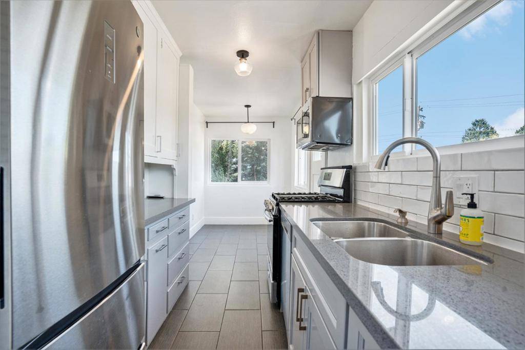 Oakland, CA 94618,5737 Claremont AVE