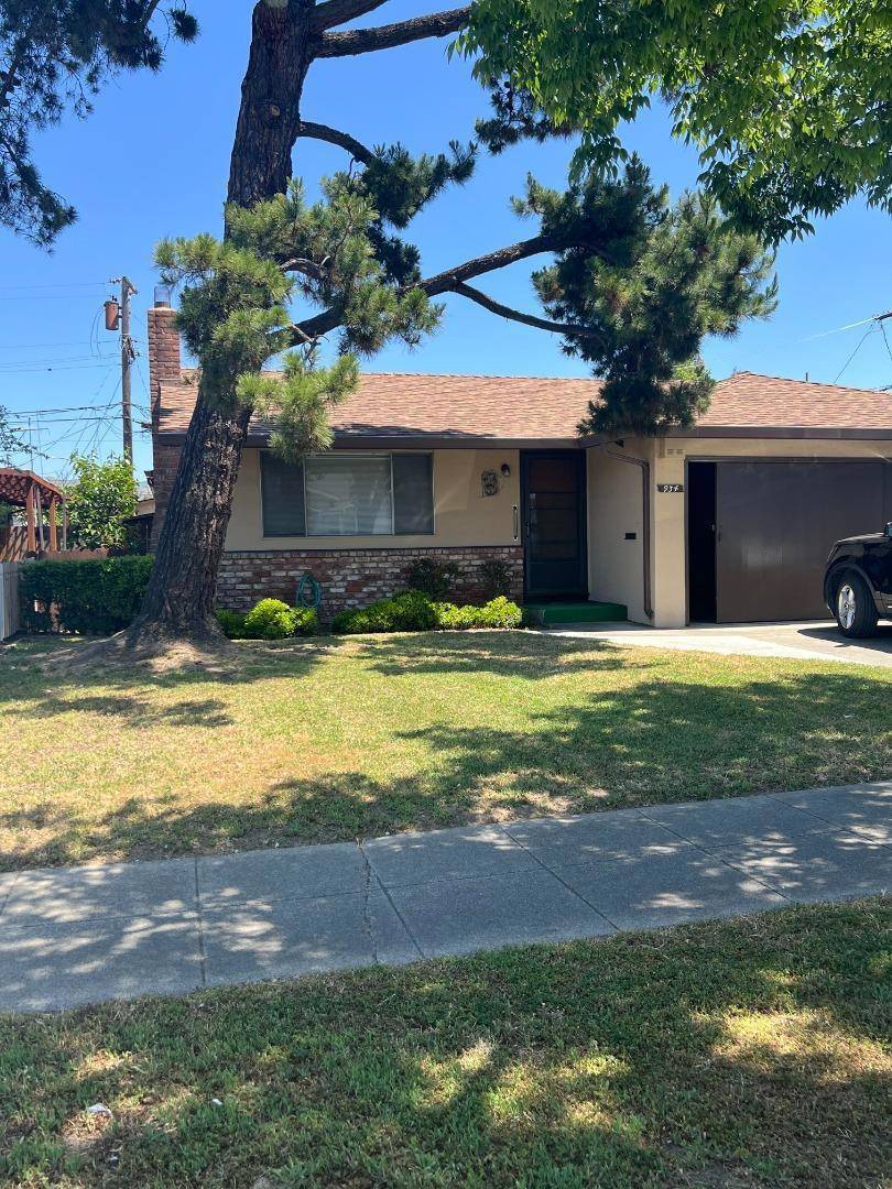 934 Tomlinson LN, San Jose, CA 95116