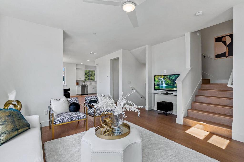 Redwood City, CA 94061,927 Woodside RD
