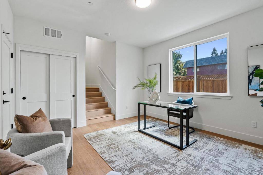 Redwood City, CA 94061,927 Woodside RD