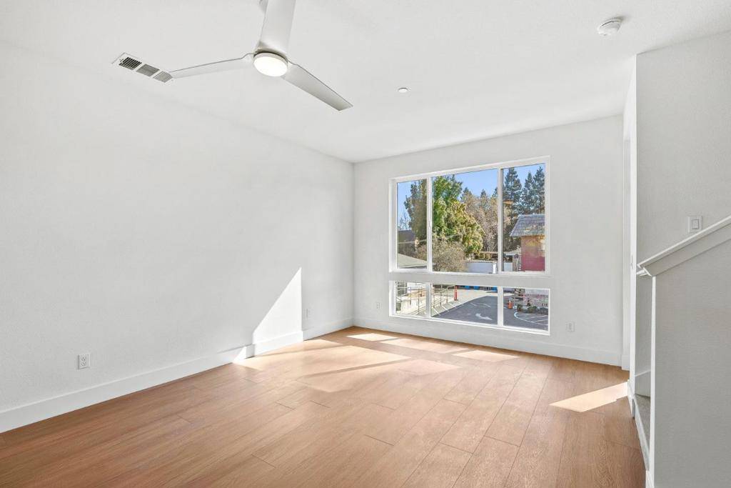 Redwood City, CA 94061,931 Woodside RD