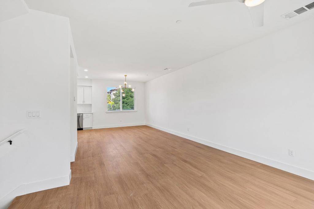 Redwood City, CA 94061,931 Woodside RD