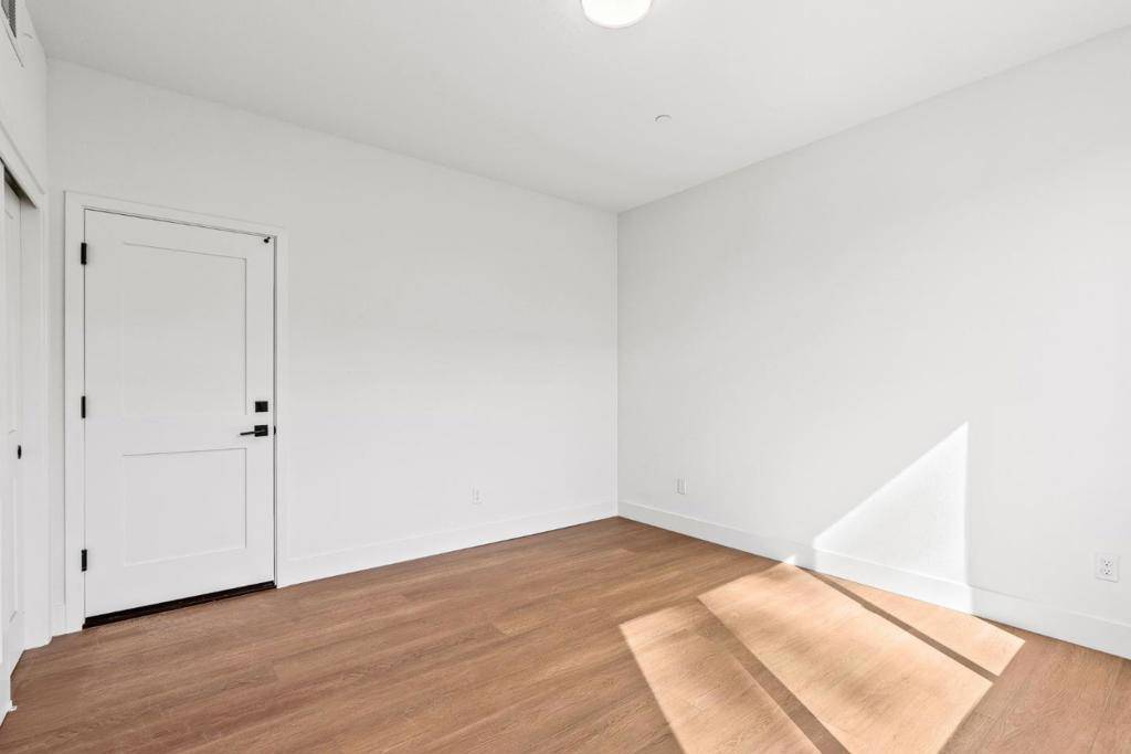 Redwood City, CA 94061,931 Woodside RD