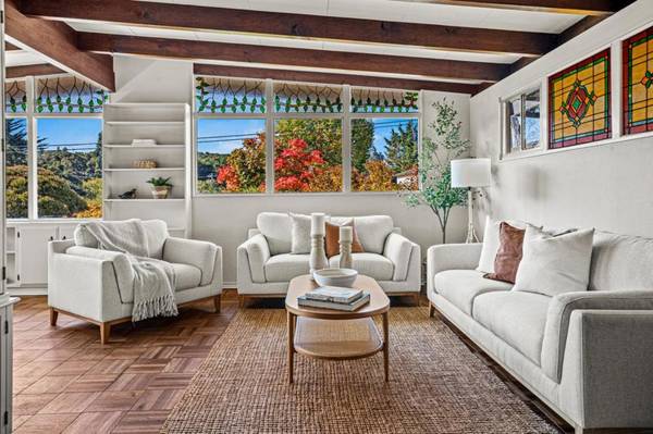 831 Arlington PL, Del Rey Oaks, CA 93940