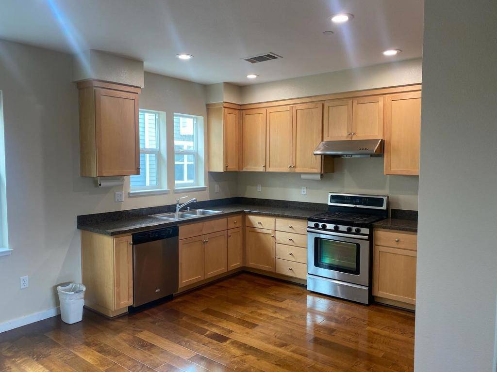 Mountain View, CA 94043,856 Avery DR