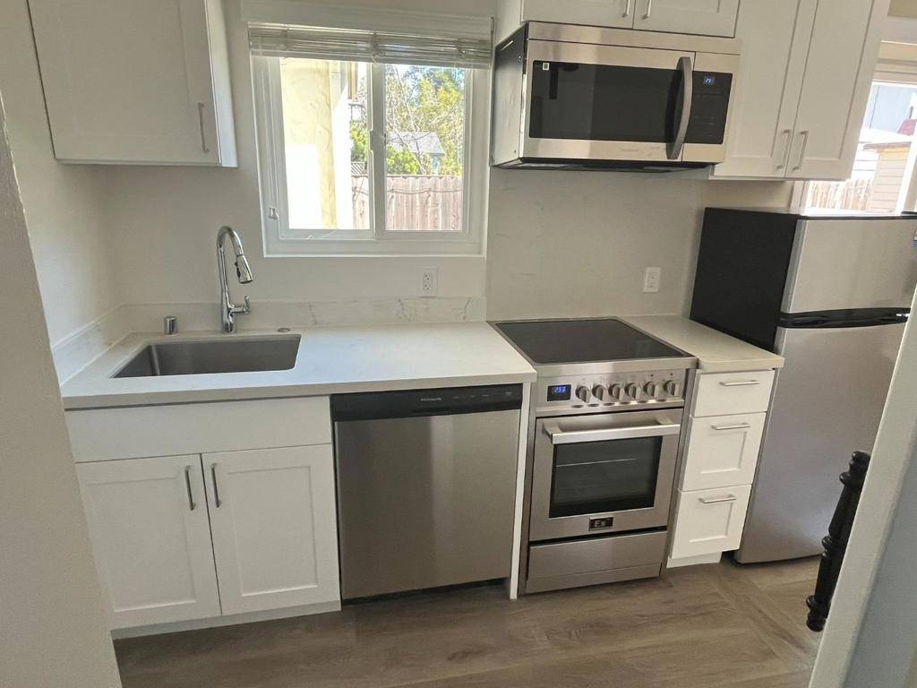 San Mateo, CA 94403,1906 Palm AVE #B