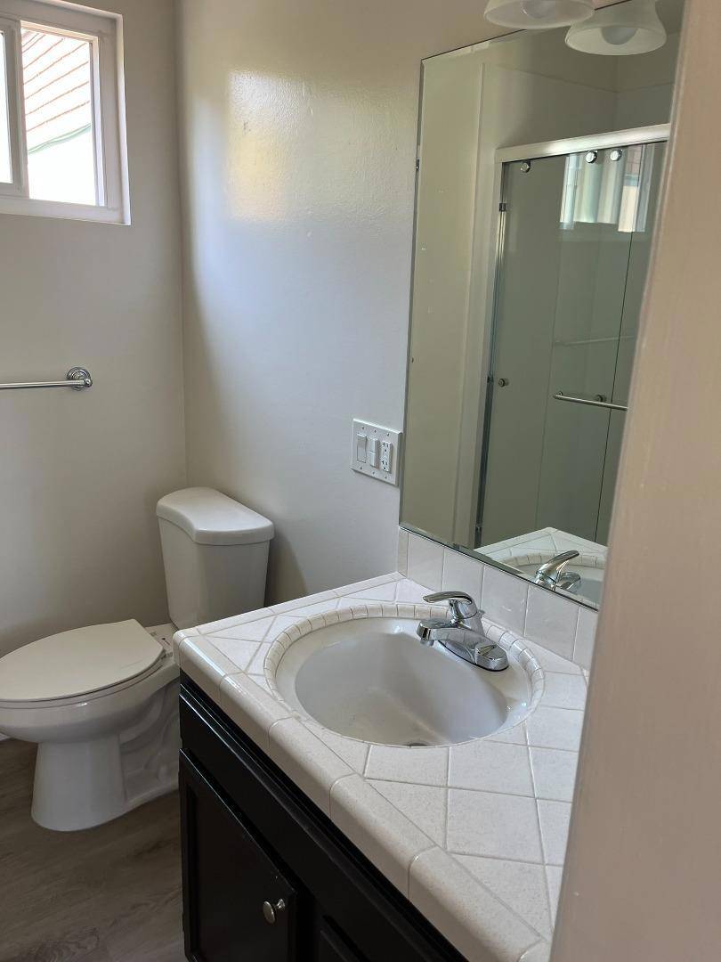 San Mateo, CA 94403,1906 Palm AVE #B