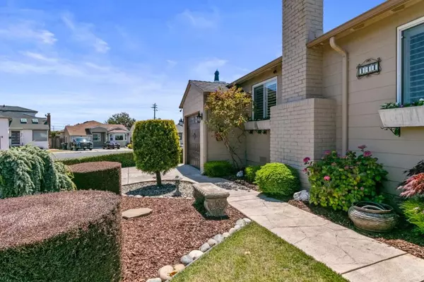 South San Francisco, CA 94080,141 Knoll CIR