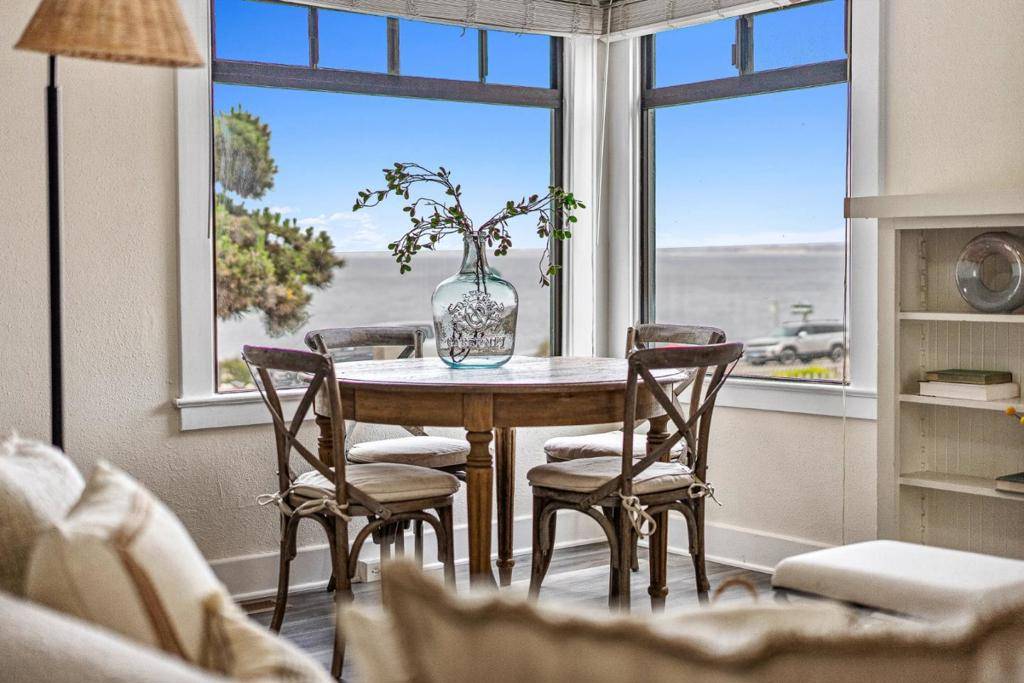 Pacific Grove, CA 93950,106 Forest AVE