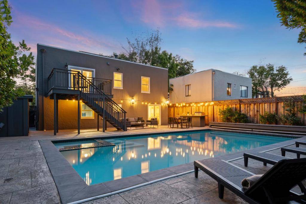 Burlingame, CA 94010,519 Francisco DR