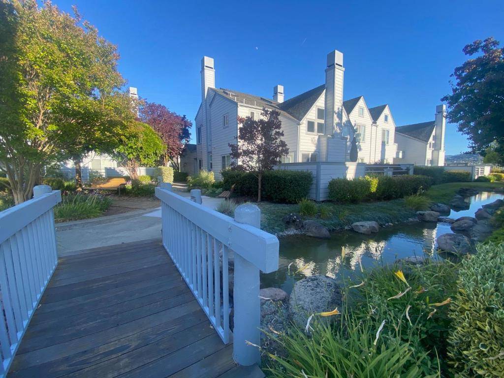 Foster City, CA 94404,26 Binnacle LN