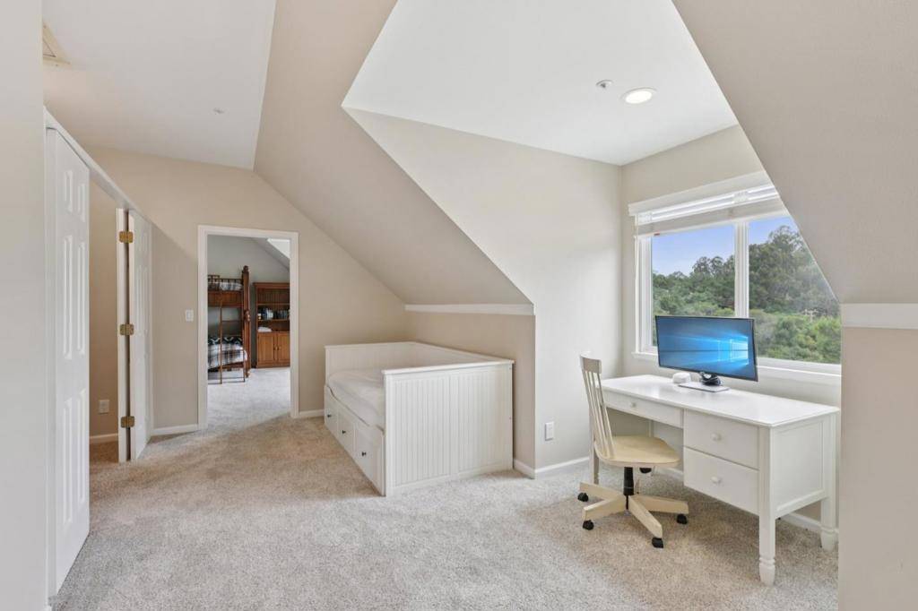 Salinas, CA 93907,9156 Holly Hill DR