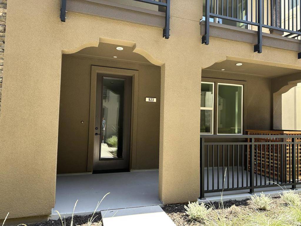 Morgan Hill, CA 95037,923 Layola LN