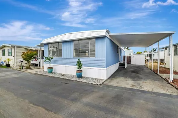 Capitola, CA 95010,4425 Clares ST