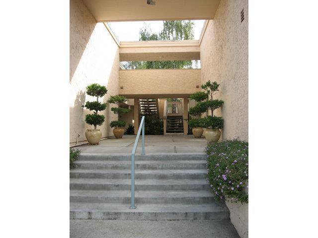 Menlo Park, CA 94025,675 Sharon Park DR #235