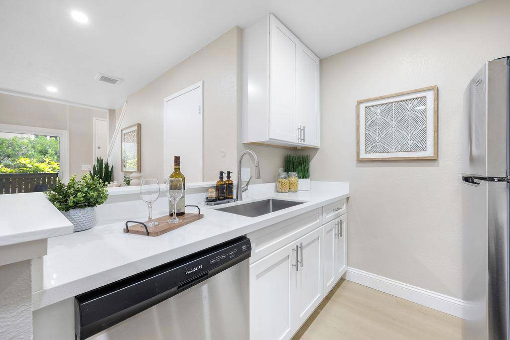 Daly City, CA 94015,385 Mandarin DR #4