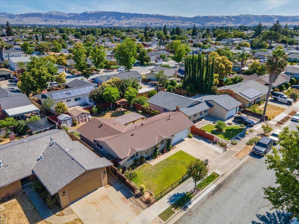 Gilroy, CA 95020,1239 Swaner DR