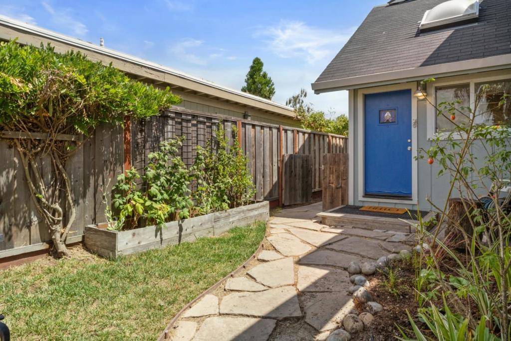 Santa Cruz, CA 95060,260 Walk CIR