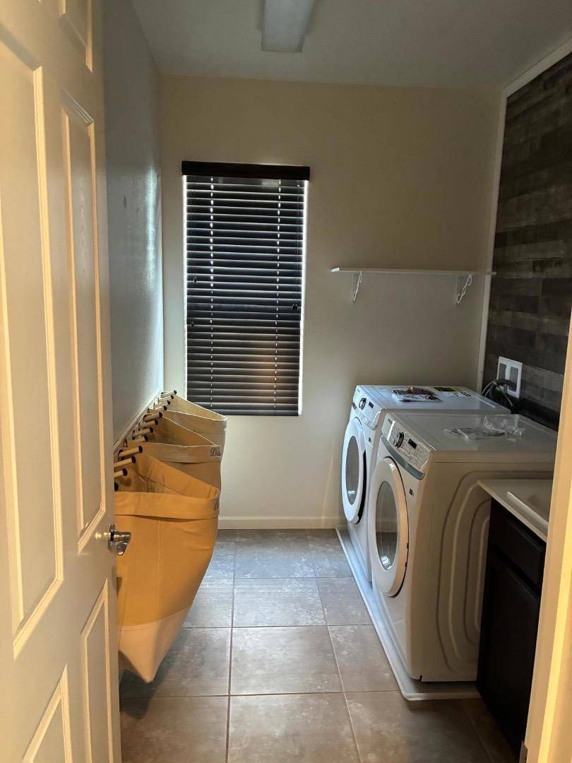Gilroy, CA 95020,1061 Viognier WAY