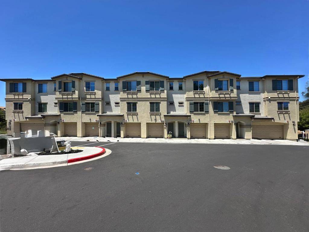 Martinez, CA 94553,109 Laurel Knoll DR