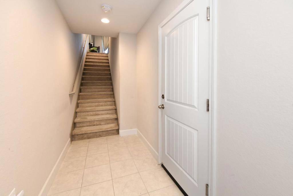 Martinez, CA 94553,109 Laurel Knoll DR