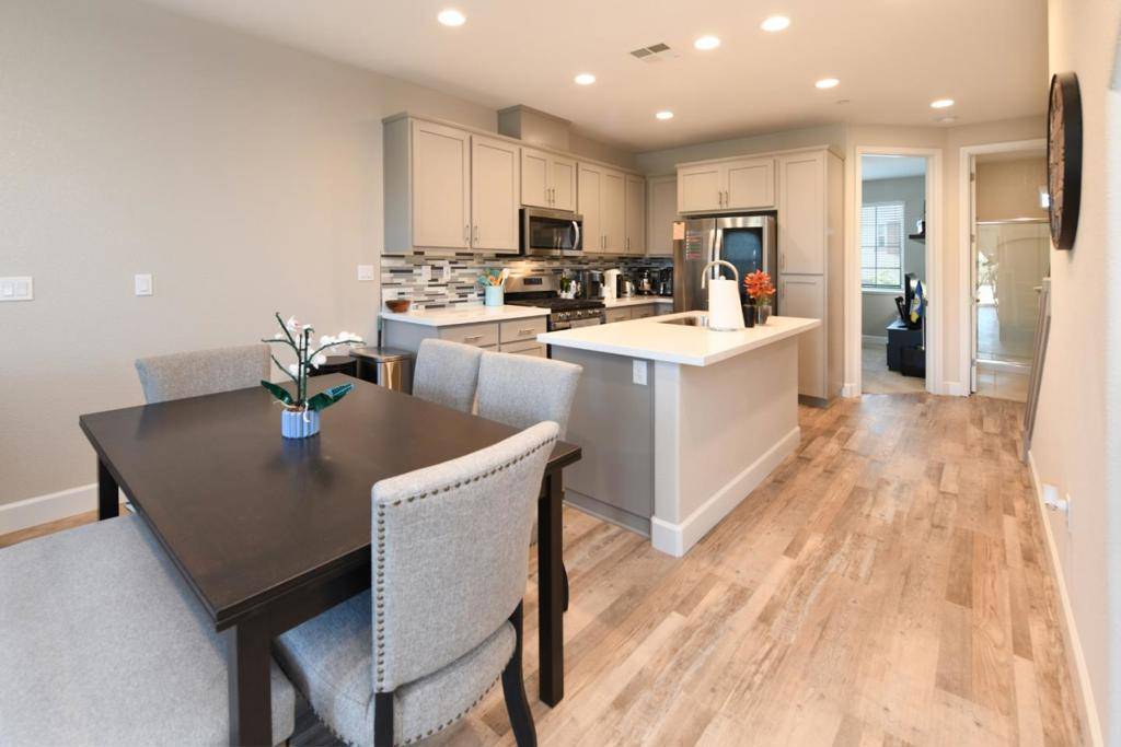 Martinez, CA 94553,109 Laurel Knoll DR