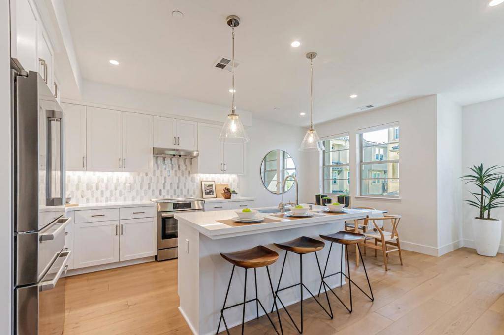 Mountain View, CA 94043,1225 Verano RD
