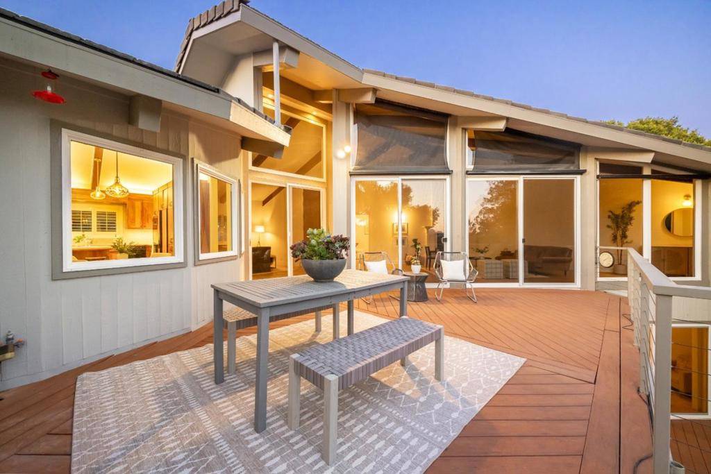 77 Pasatiempo DR, Santa Cruz, CA 95060
