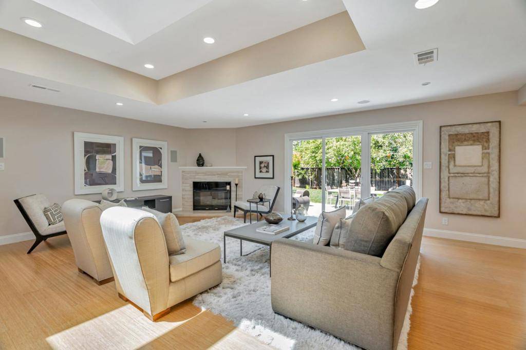 Mountain View, CA 94040,1728 Peartree LN