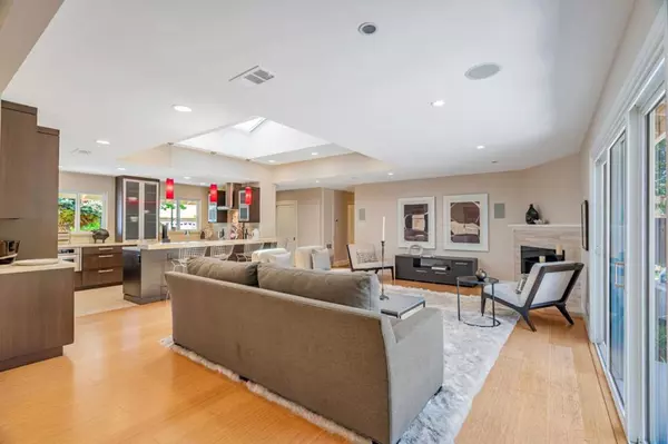 Mountain View, CA 94040,1728 Peartree LN