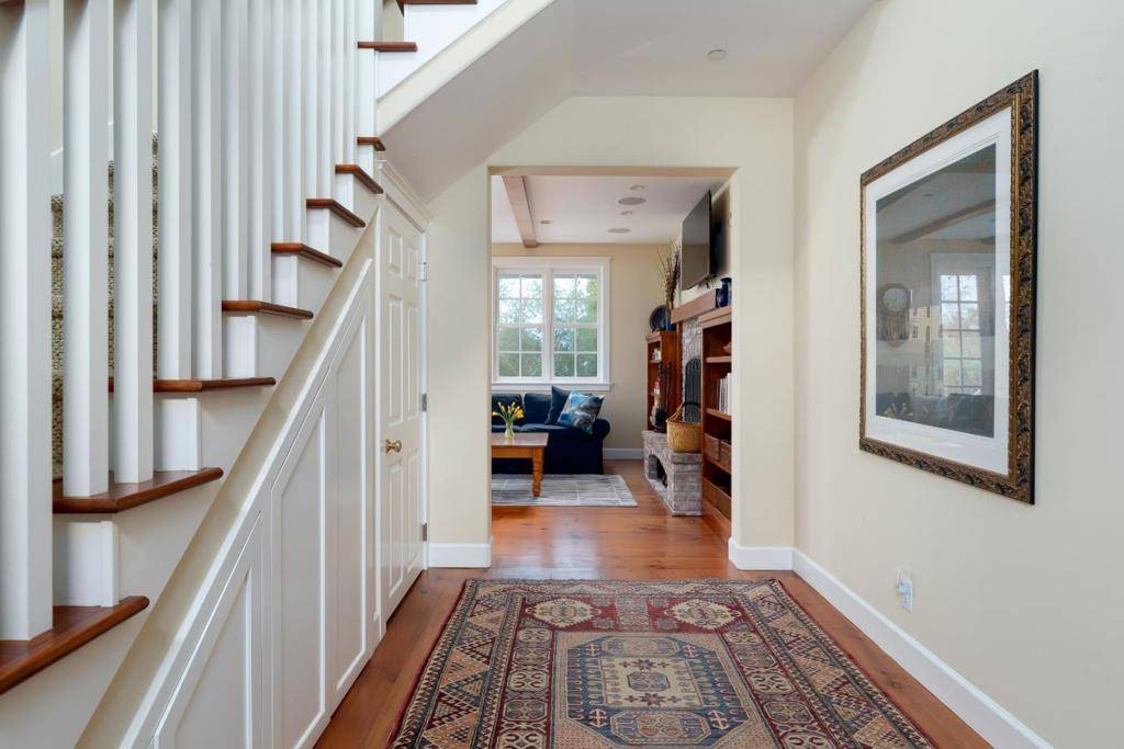 Portola Valley, CA 94028,270 Gabarda WAY