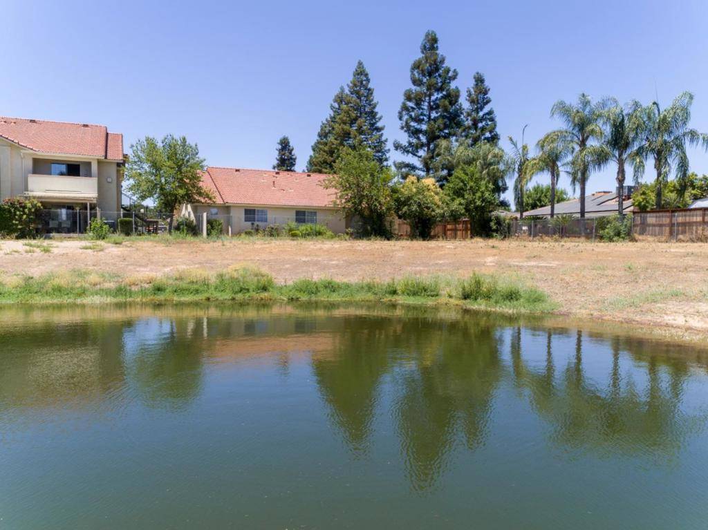 Fresno, CA 93720,1542 E Alluvial AVE #128
