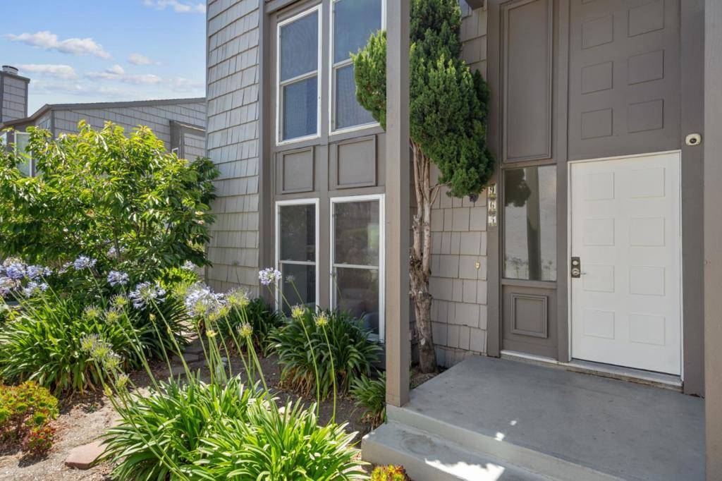 Foster City, CA 94404,965 Marquette LN