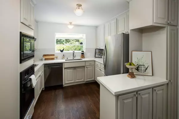 San Carlos, CA 94070,2910 Sherwood DR