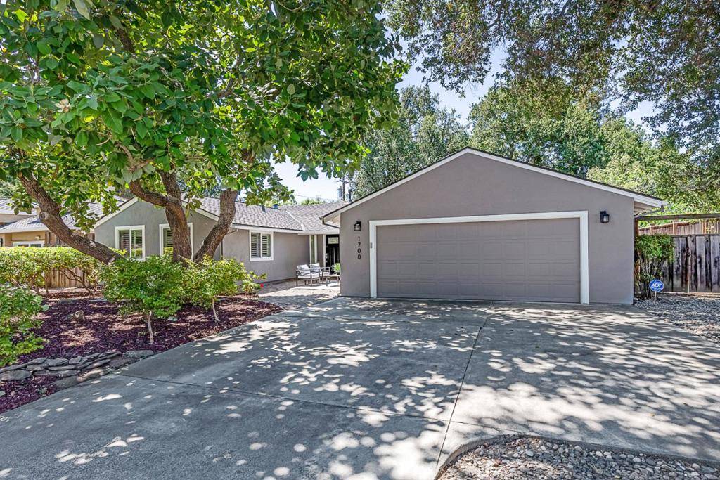 Los Altos, CA 94024,1700 Holt AVE